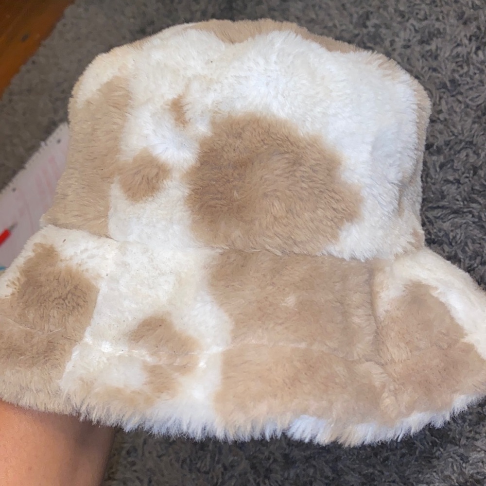 Tan white fur material bucket hat
